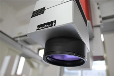 Teória automatického zaostrovania laserového značenia